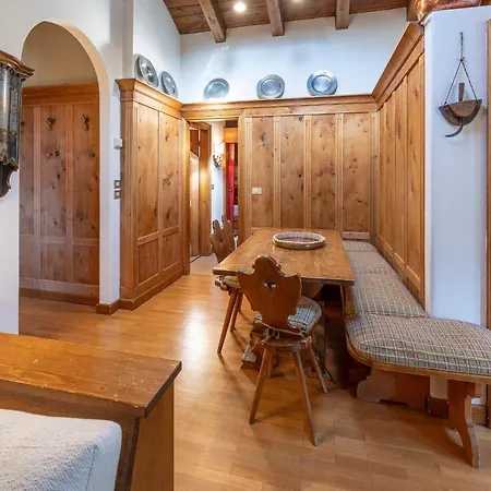 Casa Lavinores, With Panoramic Balcony Apartment *
